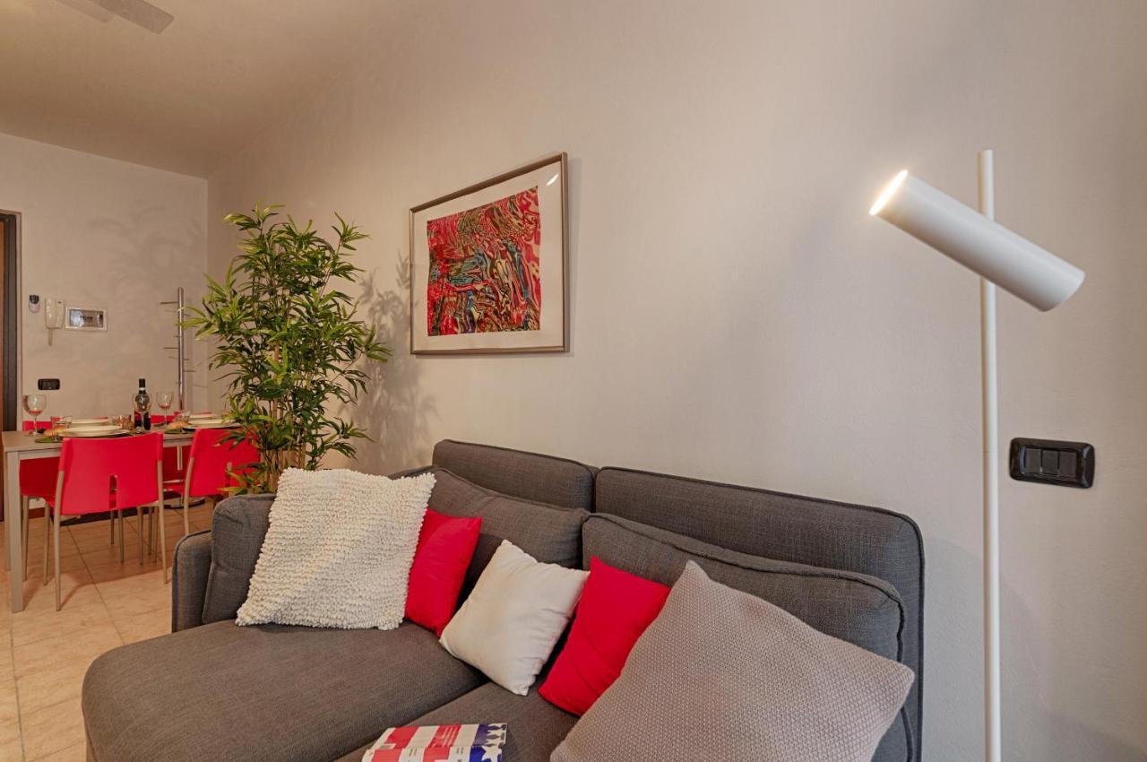 Modern Lakefront 2-Bedroom Apartment Acquaseria Kültér fotó