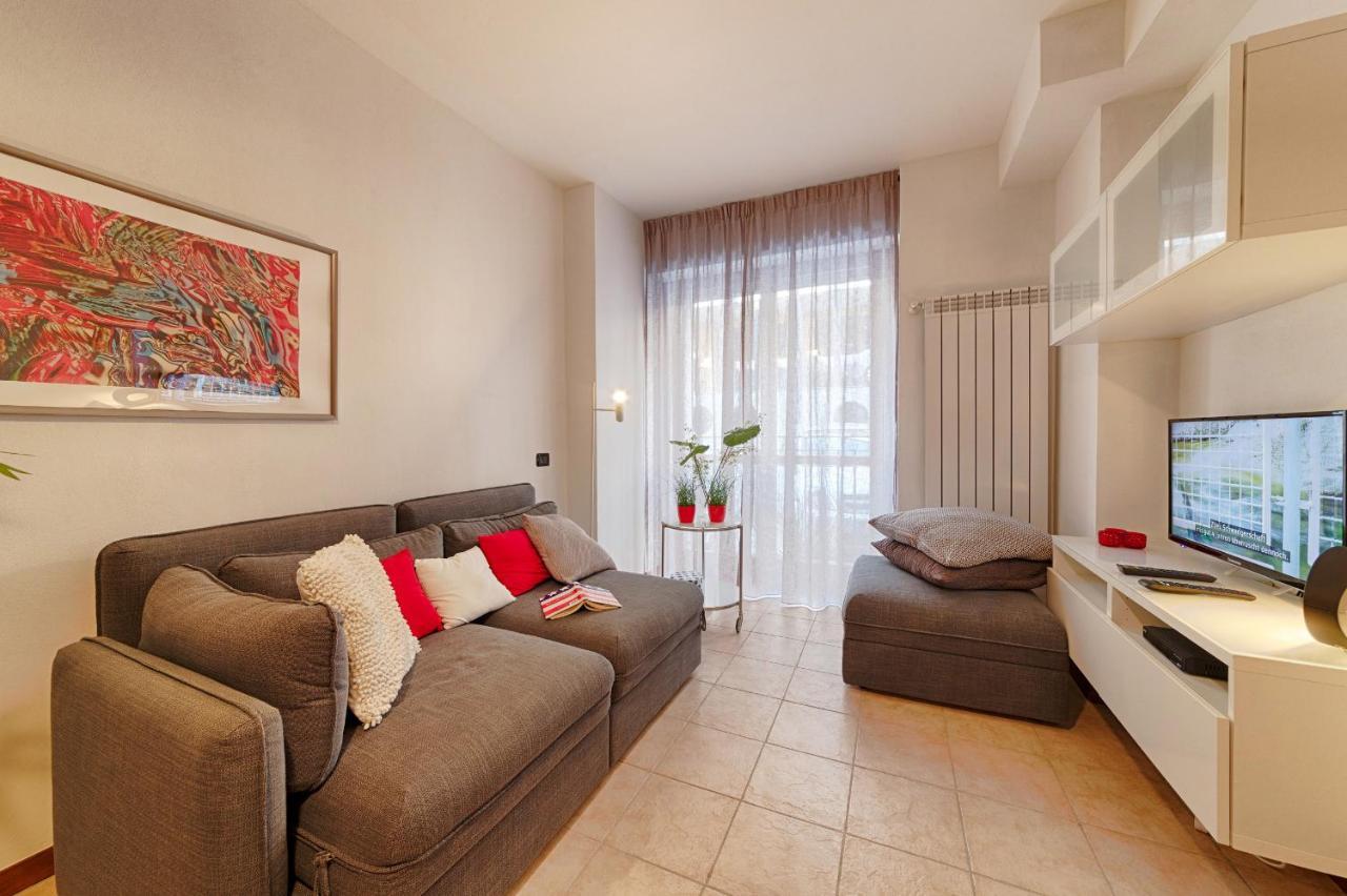 Modern Lakefront 2-Bedroom Apartment Acquaseria Kültér fotó