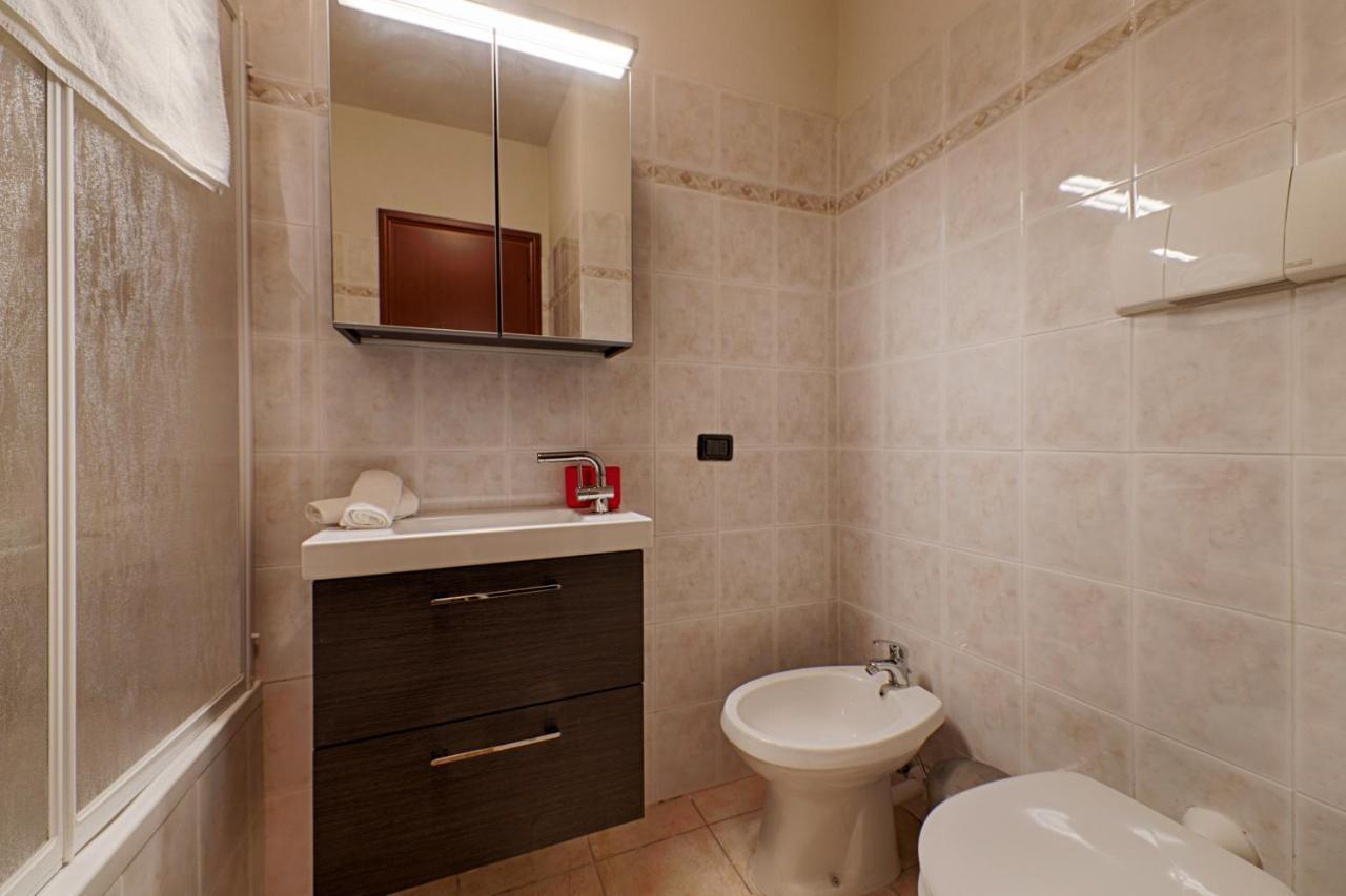 Modern Lakefront 2-Bedroom Apartment Acquaseria Kültér fotó